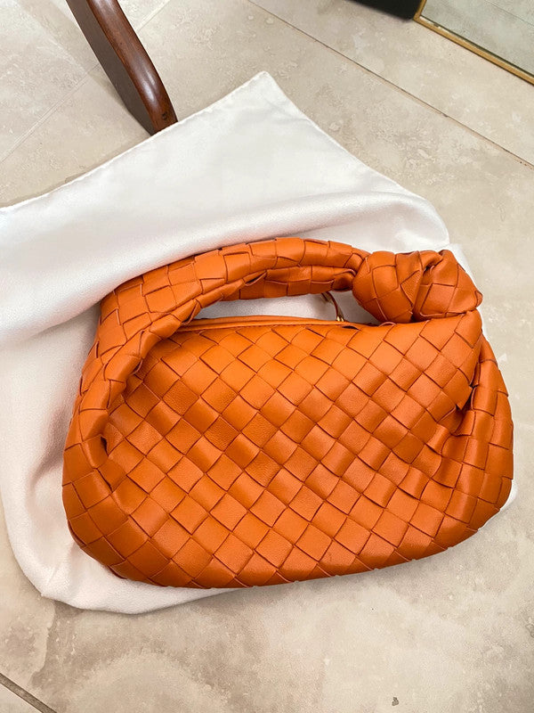 "Elegante Noré Venta luxe handtas van Italiaans kalfsleer, tijdloos design, handgestikt, met meerdere compartimenten."