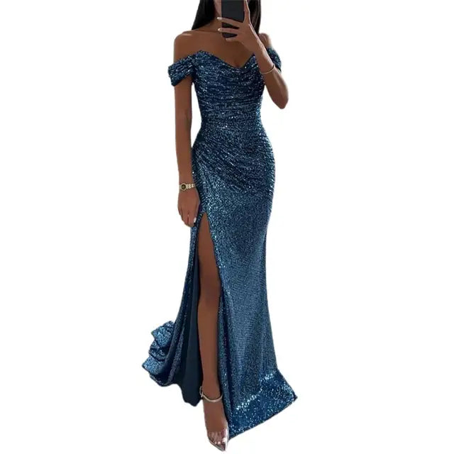 Elegante off-shoulder avondjurk met V-hals, maxi-lengte, verkrijgbaar in blauw, champagne, rood, zilver en zwart.