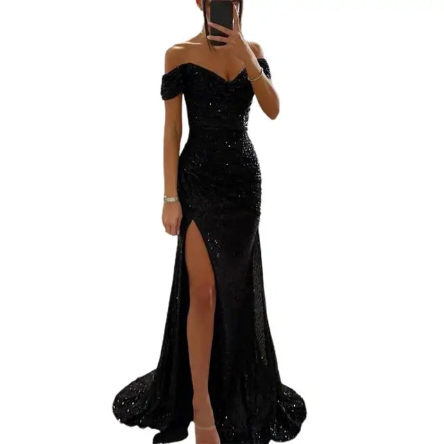 Elegante off-shoulder avondjurk met V-hals, maxi-lengte, verkrijgbaar in blauw, champagne, rood, zilver en zwart.