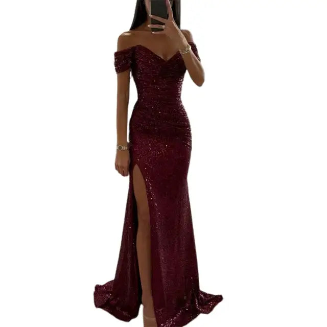 Elegante off-shoulder avondjurk met V-hals, maxi-lengte, verkrijgbaar in blauw, champagne, rood, zilver en zwart.