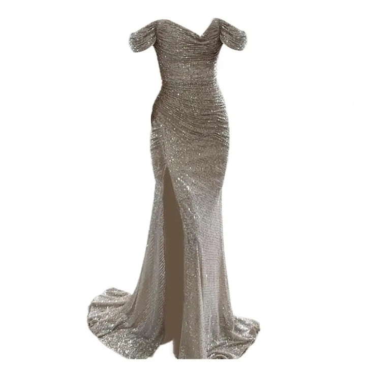 Elegante off-shoulder avondjurk met V-hals, maxi-lengte, verkrijgbaar in blauw, champagne, rood, zilver en zwart.