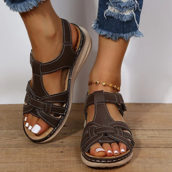 "Elegante orthopedische sandalen voor dames met stevig ontwerp en zacht voetbed, ideaal voor stijlvol dagelijks gebruik."