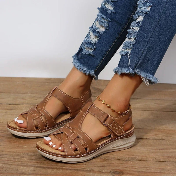 "Elegante orthopedische sandalen voor dames met stevig ontwerp en zacht voetbed, ideaal voor stijlvol dagelijks gebruik."