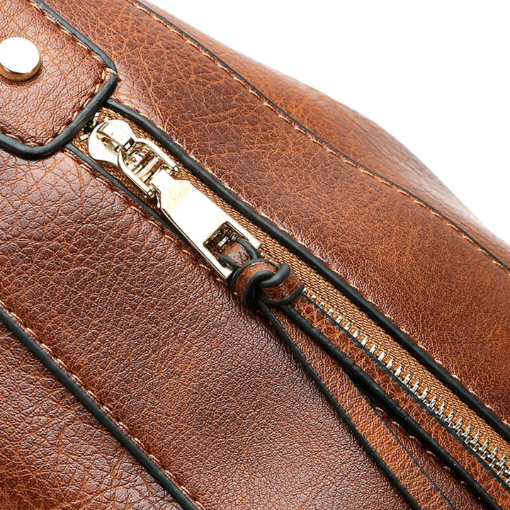 "Elegante rode hobo tas voor dames met vintage charme, ruim interieur, ideaal voor dagelijks gebruik in stijl."