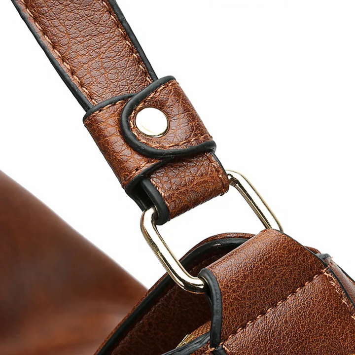 "Elegante rode hobo tas voor dames met vintage charme, ruim interieur, ideaal voor dagelijks gebruik in stijl."