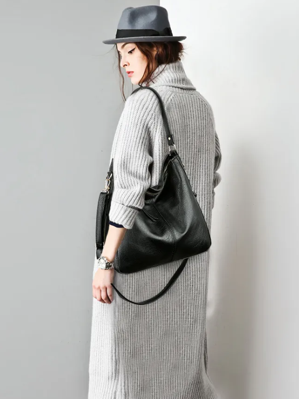 "Elegante rode hobo tas voor dames met vintage charme, ruim interieur, ideaal voor dagelijks gebruik in stijl."