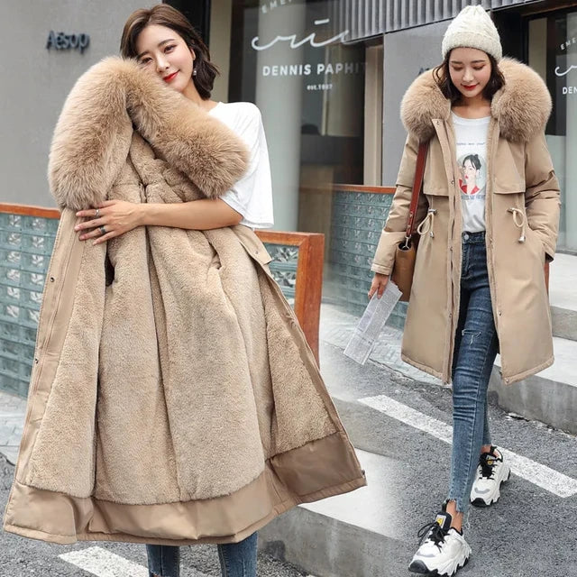 "Elegante rode winterparka voor dames met isolerende voering en ruime zakken, ideaal voor stijlvolle winteractiviteiten."
