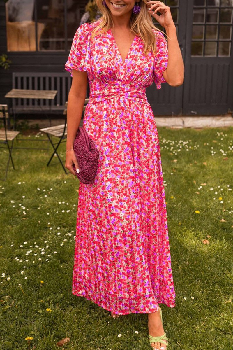 "Elegante roze zomerjurk met bloemenpatroon, luchtige stijl, damesjurk ideaal voor zomerse dagen en avondfeesten."