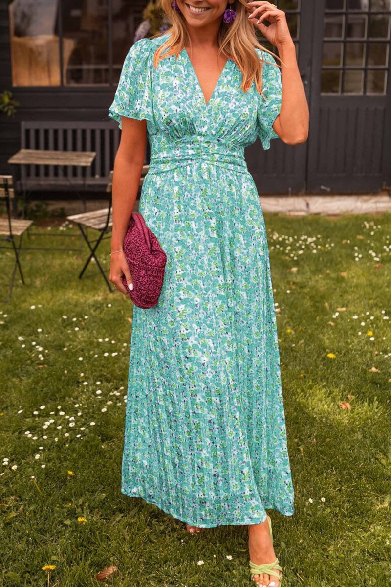 "Elegante roze zomerjurk met bloemenpatroon, luchtige stijl, damesjurk ideaal voor zomerse dagen en avondfeesten."
