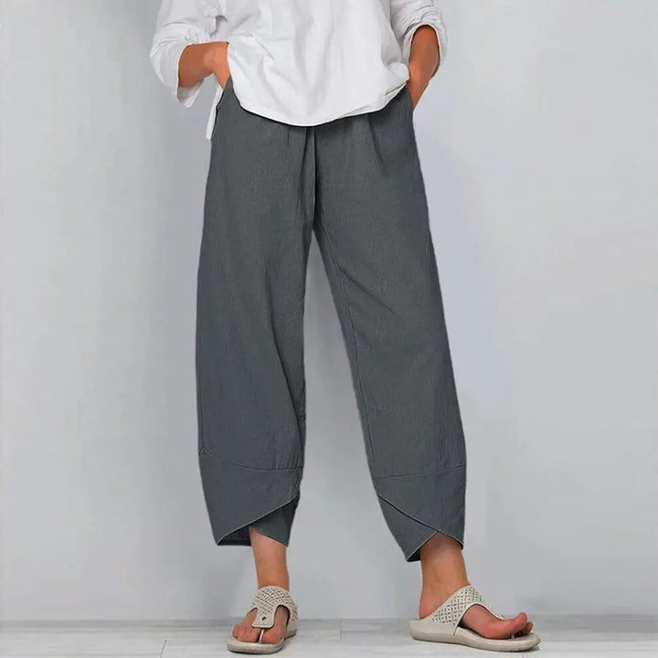 "Elegante Silvia Linnen Broek met relaxte pasvorm, elastische taille en zijzakken, perfect voor casual en comfort."