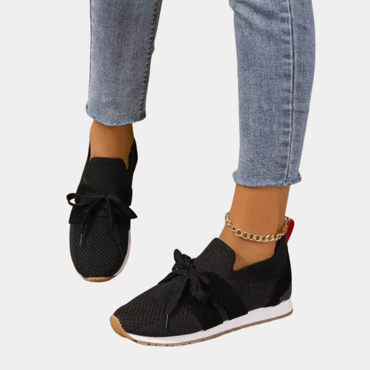 "Elegante slip-on damessneakers met tijdloos design, zachte binnenzool en veelzijdigheid voor elke gelegenheid."