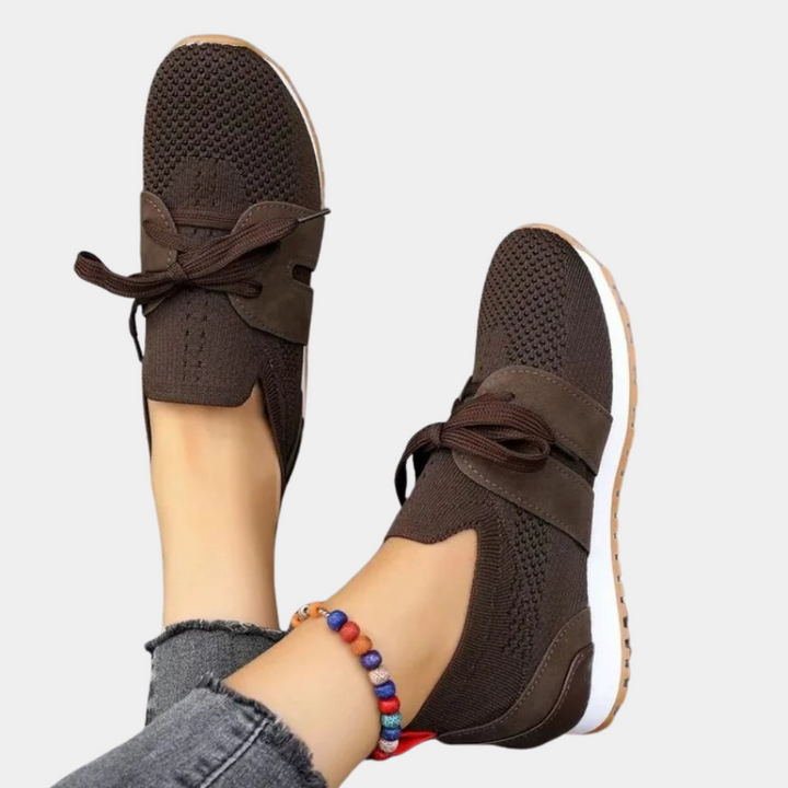 "Elegante slip-on damessneakers met tijdloos design, zachte binnenzool en veelzijdigheid voor elke gelegenheid."