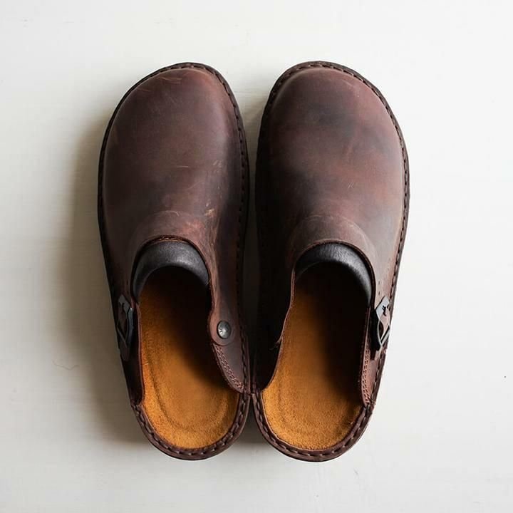 Elegante slip-on leren klompen voor dames, bruin leer met ergonomisch ontwerp, voor dagelijks comfort en stijl.