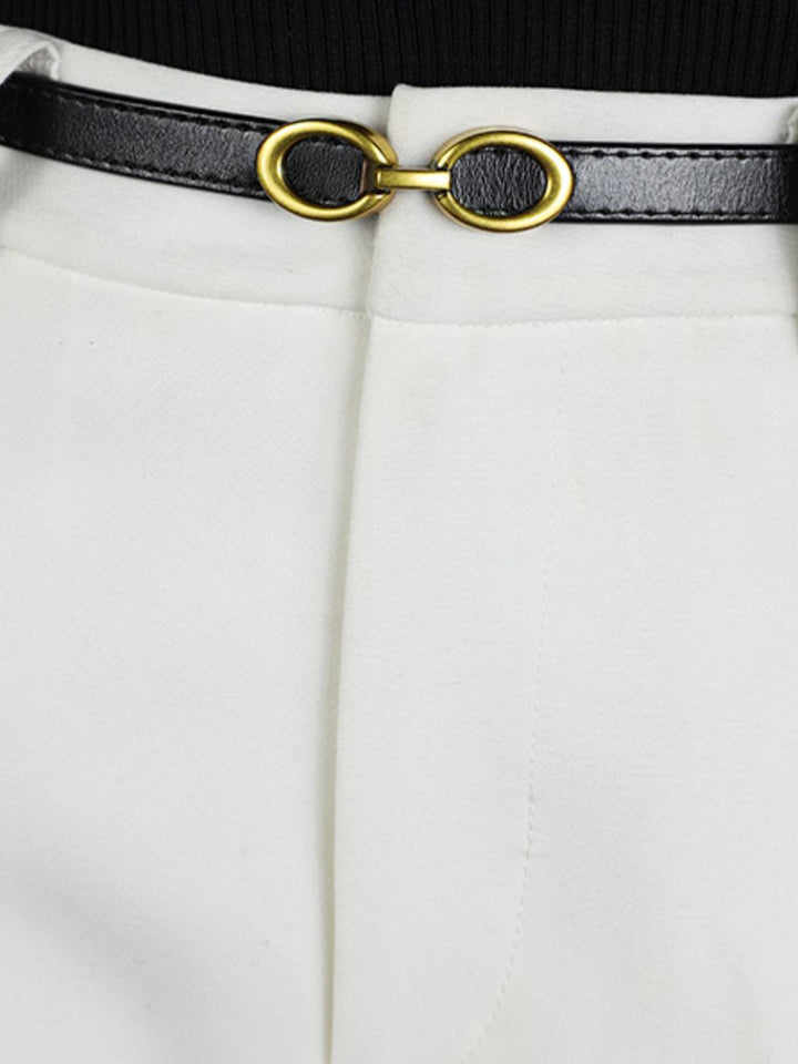 "Elegante smalle damesriem van leer met moderne gouden ringengesp, ideaal voor elke stijlvolle outfit"