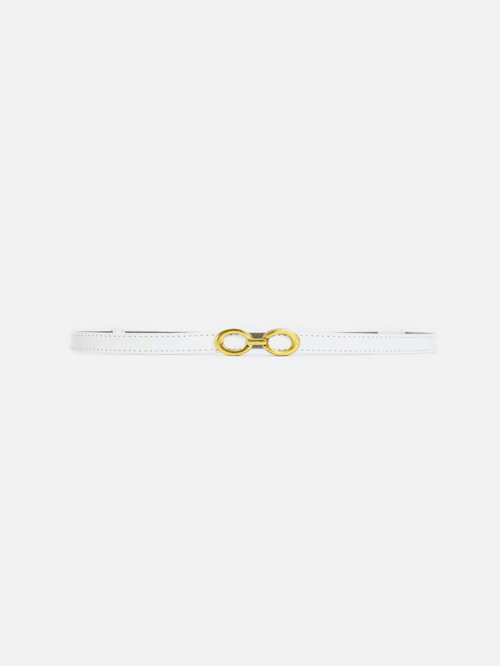 "Elegante smalle damesriem van leer met moderne gouden ringengesp, ideaal voor elke stijlvolle outfit"