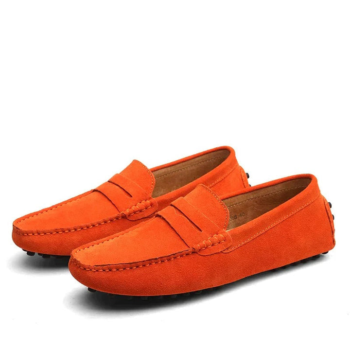 "Elegante suède herenloafers in Italiaanse stijl, bruine kleur, met comfortabele pasvorm voor casual en formele gelegenheden.