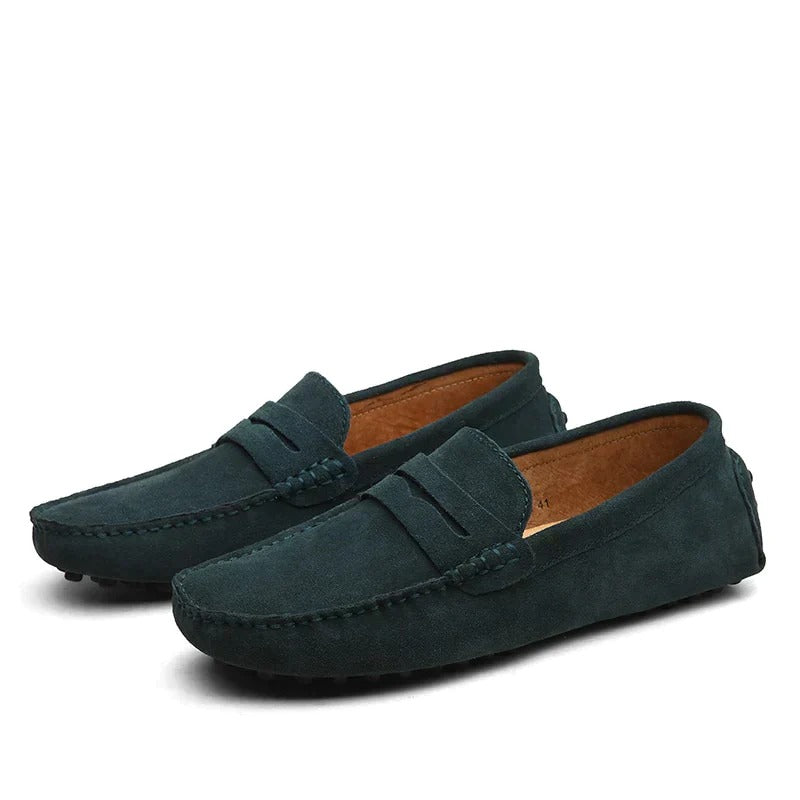 "Elegante suède herenloafers in Italiaanse stijl, bruine kleur, met comfortabele pasvorm voor casual en formele gelegenheden.