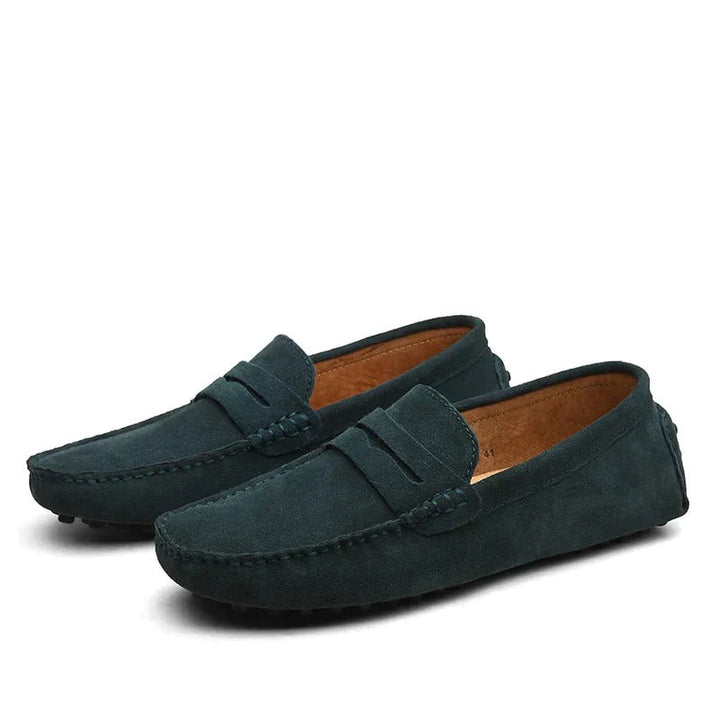 "Elegante suède herenloafers in Italiaanse stijl, bruine kleur, met comfortabele pasvorm voor casual en formele gelegenheden.