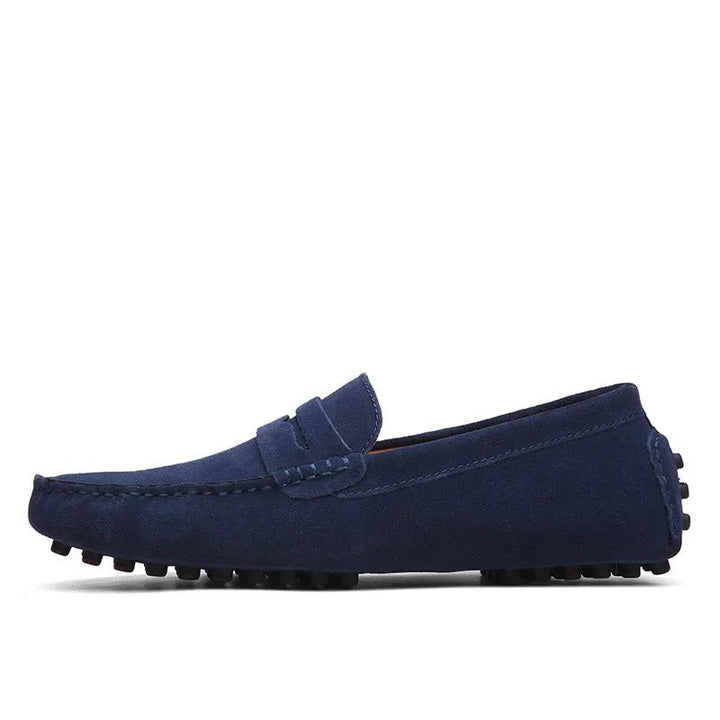 "Elegante suède herenloafers in Italiaanse stijl, bruine kleur, met comfortabele pasvorm voor casual en formele gelegenheden.