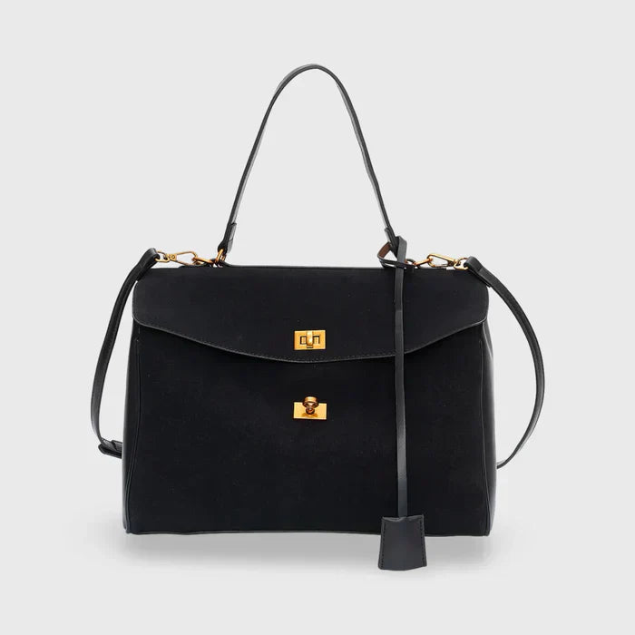 "Elegante suéde schoudertas met vegan leren details, verstelbare riem en goudkleurige hardware, ideaal voor dagelijks gebruik