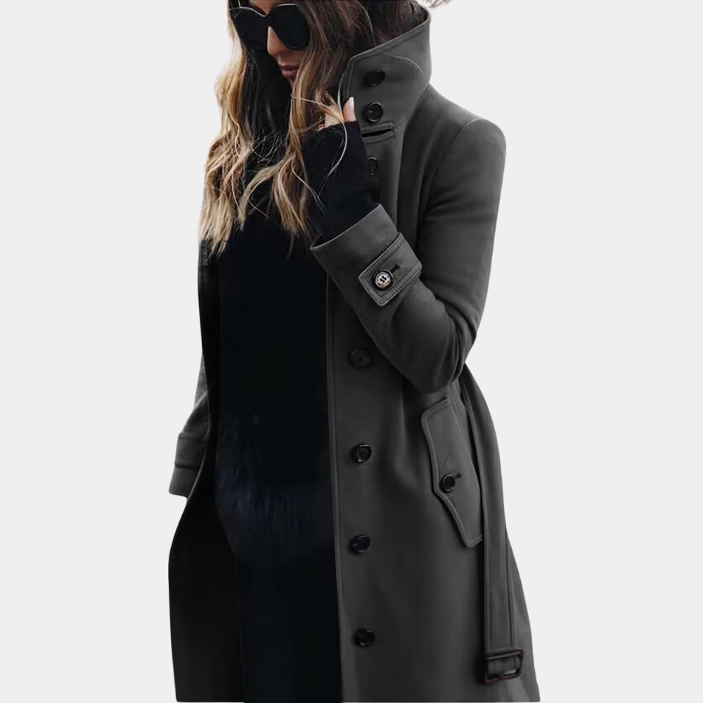 Elegante trenchcoat voor dames met hoge kraag, knoopsluiting en tijdloos design, perfect voor herfst- en wintermode.