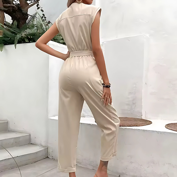 "Elegante V-hals dames jumpsuit, kort en luchtig, met trendy korte mouwen en cropped broeklengte, ideaal voor zomer"