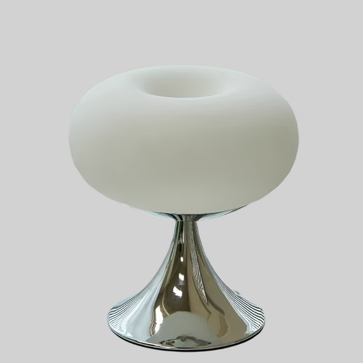 "Elegante vintage tafellamp in Bauhaus-stijl met apple-vormig glazen ontwerp en gepolijste afwerking voor sfeerverlichting."
