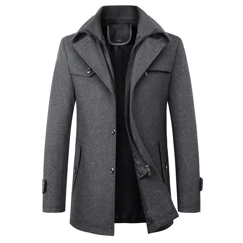 "Elegante waterdichte businessjas heren met klassiek knoopdesign en slanke pasvorm voor stijlvolle bescherming tegen regen."
