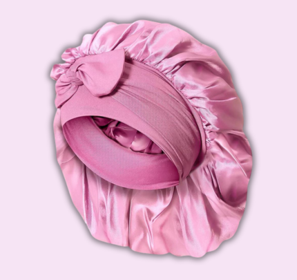 Elegante zijde haarkap in champagne kleur, biedt haarbescherming en voelt zacht aan, perfect voor slaapcomfort.