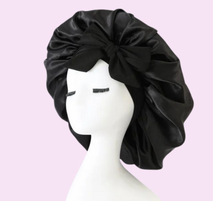 Elegante zijde haarkap in champagne kleur, biedt haarbescherming en voelt zacht aan, perfect voor slaapcomfort.