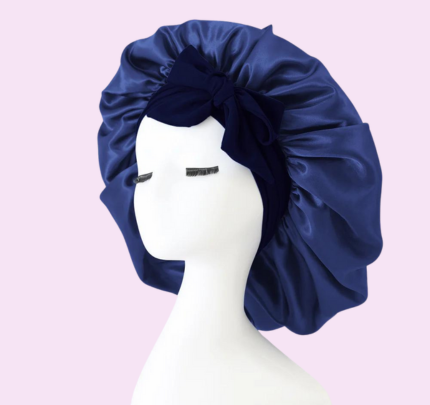 Elegante zijde haarkap in champagne kleur, biedt haarbescherming en voelt zacht aan, perfect voor slaapcomfort.