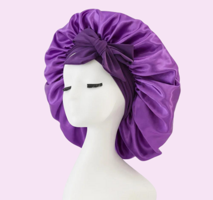 Elegante zijde haarkap in champagne kleur, biedt haarbescherming en voelt zacht aan, perfect voor slaapcomfort.