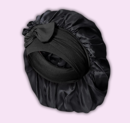 Elegante zijde haarkap in champagne kleur, biedt haarbescherming en voelt zacht aan, perfect voor slaapcomfort.