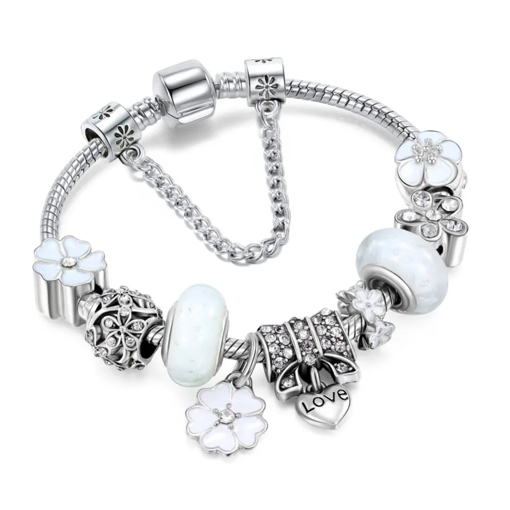 "Elegante zilveren bedelarmband van 925 sterling zilver, tijdloos en verfijnd, ideaal voor elke outfit en gelegenheid."