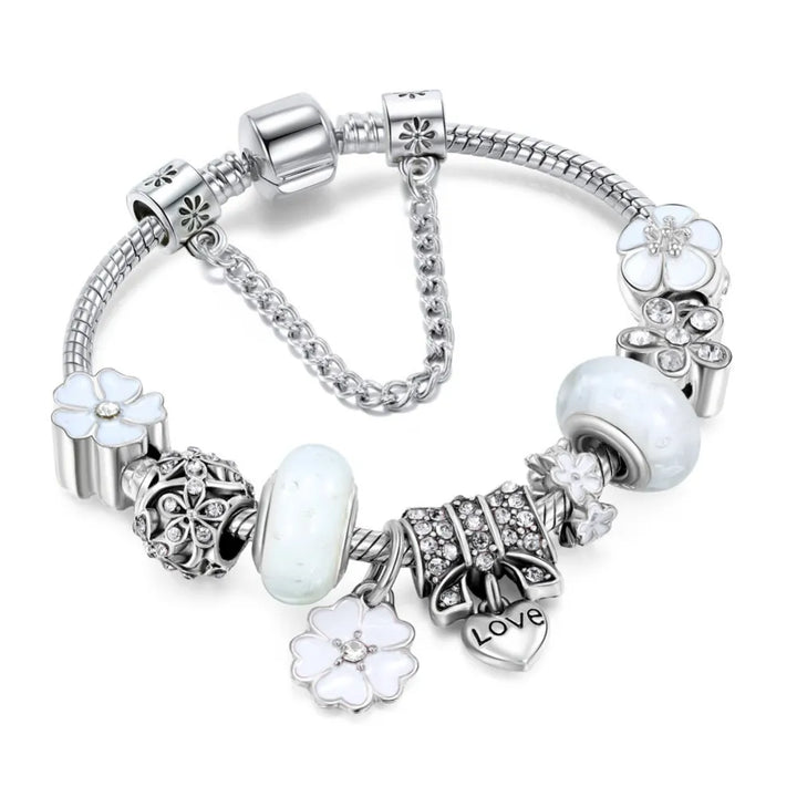 "Elegante zilveren bedelarmband van 925 sterling zilver, tijdloos en verfijnd, ideaal voor elke outfit en gelegenheid."