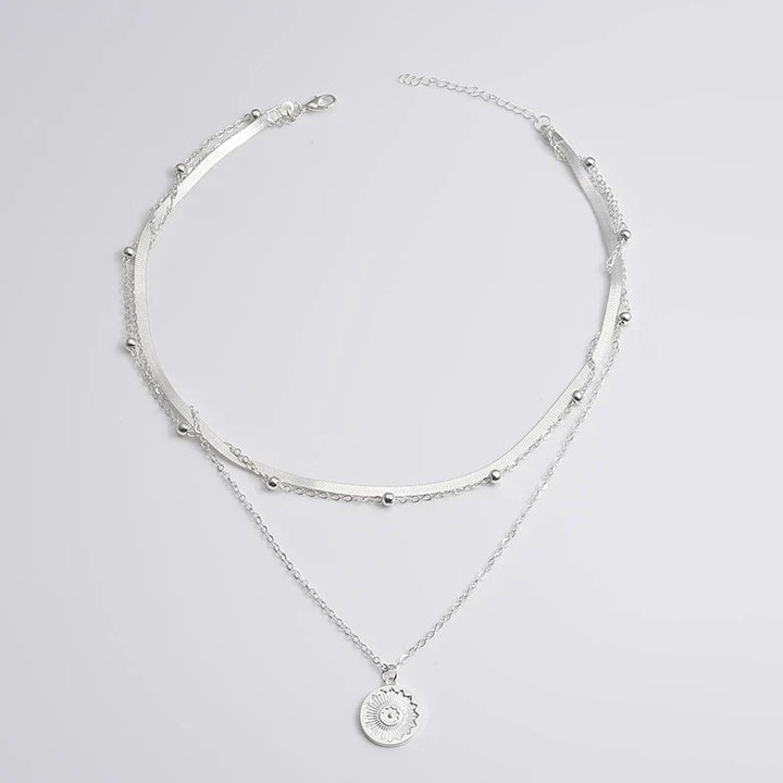 "Elegante zilveren drievoudige ketting van 925 sterling zilver, minimalistisch ontwerp, geschikt voor elke gelegenheid."