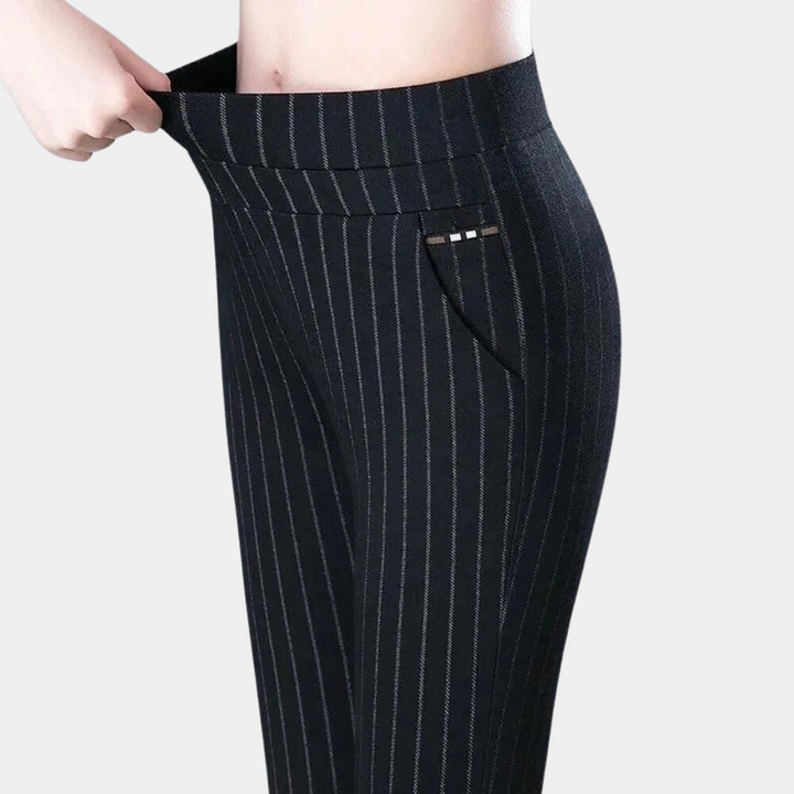 Elegante zwarte damesbroek met stretch, hoge taille en flatterende pasvorm, ideaal voor zowel formele als informele gelegenhe