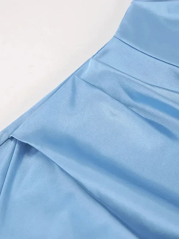 "Elegante zwarte satijnen avondjurk voor dames, stijlvol ontwerp ideaal voor gala's en bruiloften, ademend en comfortabel."