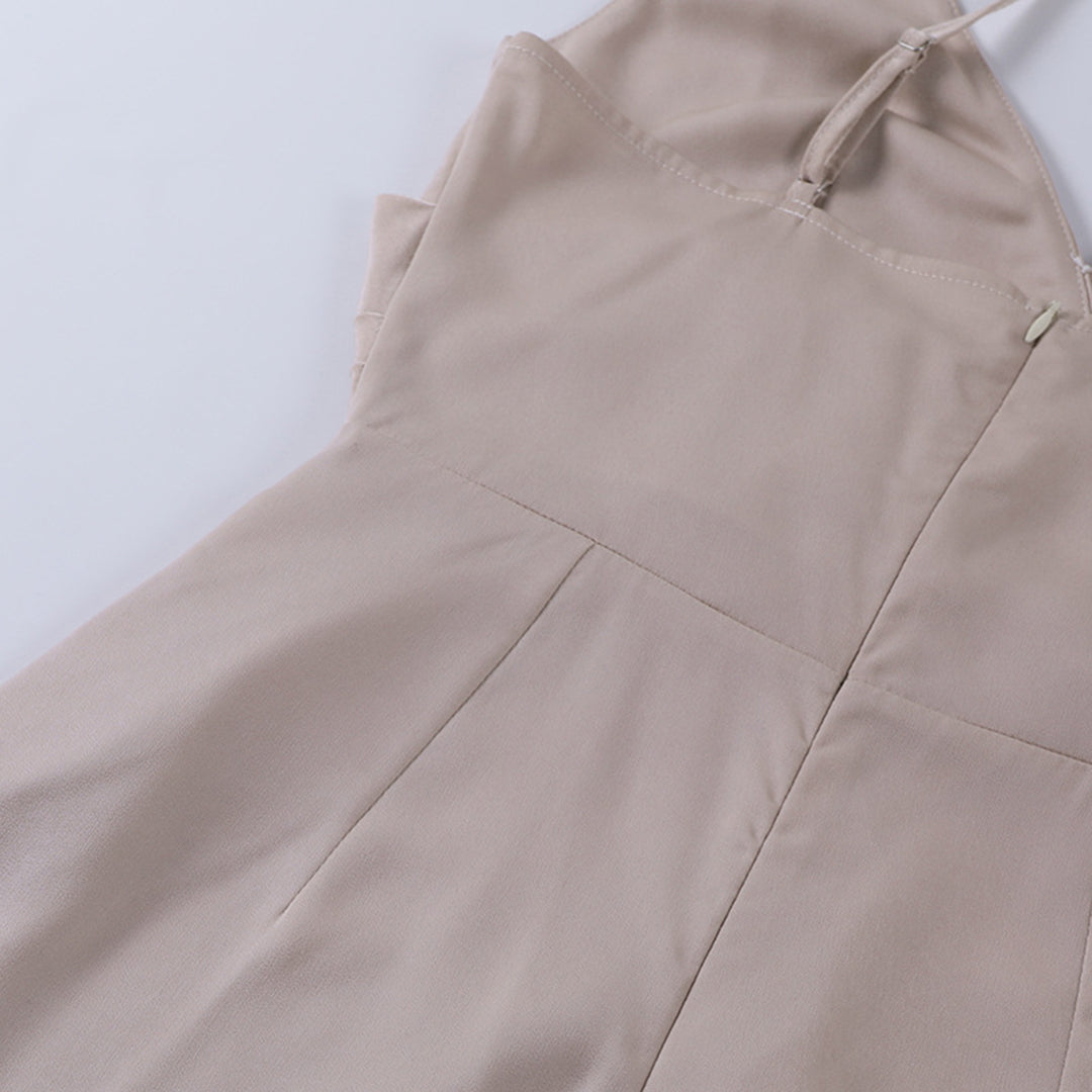 "Elegante zwarte Seraphina maxi jurk met luxueus silhouet, ideaal voor formele evenementen, benadrukt elk figuur"