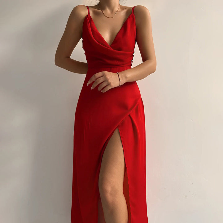 "Elegante zwarte Seraphina maxi jurk met luxueus silhouet, ideaal voor formele evenementen, benadrukt elk figuur"