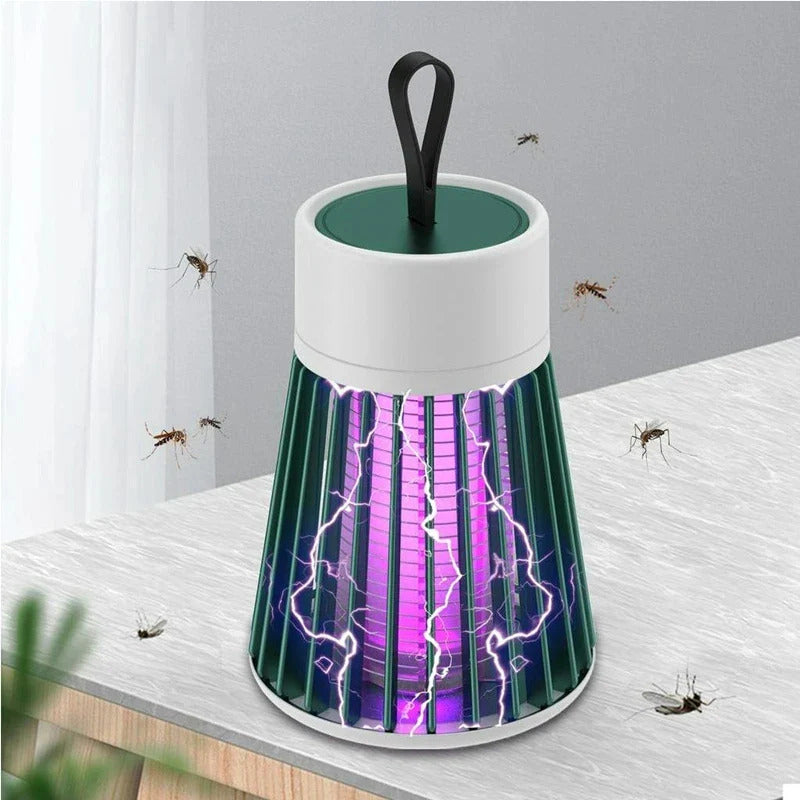 Elektrische UV-muggenverdelger, moderne witte lamp, geschikt voor binnen en buiten, trekt insecten aan met UV-licht.