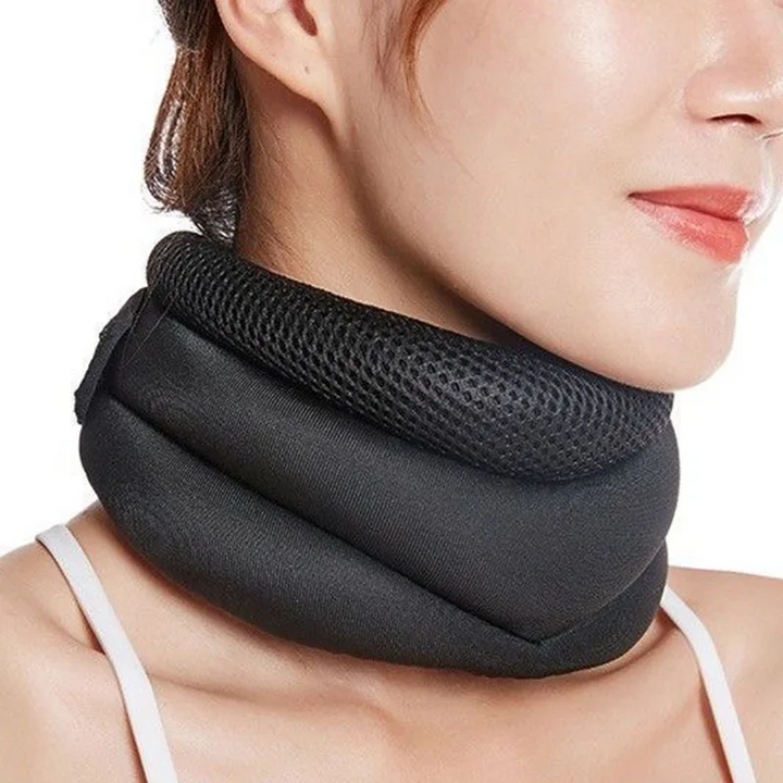 Ergonomisch snurkvrij cervicaal kussen, wit met golvende contouren voor optimale nek- en rugondersteuning tijdens slaap.