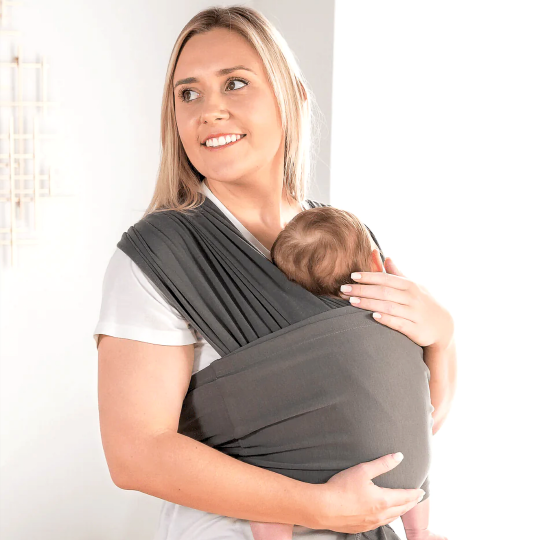 Ergonomische SnuggleWrap draagdoek, comfortabel baby dragen, verstelbare schouderbanden, grijs, ademend materiaal.