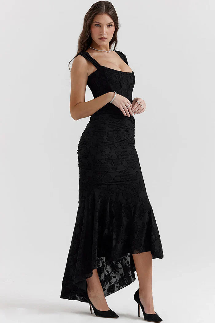 "Evelina fishtail maxi jurk, elegant design, slank silhouet, luxueus, ideaal voor gala's en bruiloften, dameskleding."
