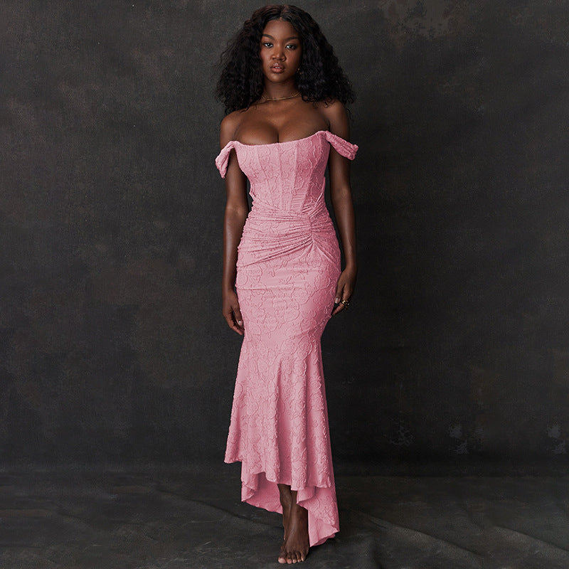 "Evelina fishtail maxi jurk, elegant design, slank silhouet, luxueus, ideaal voor gala's en bruiloften, dameskleding."