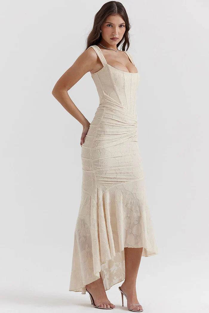 "Evelina fishtail maxi jurk, elegant design, slank silhouet, luxueus, ideaal voor gala's en bruiloften, dameskleding."