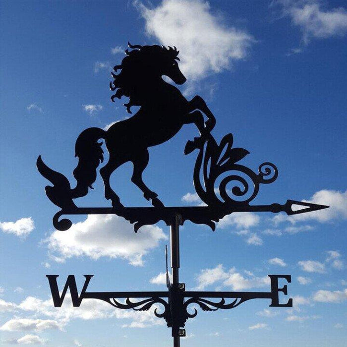 Excentrieke windwijzer met draken- en vliegtuigontwerp, roestvrij staal, weerbestendig, voor unieke tuindecoratie.