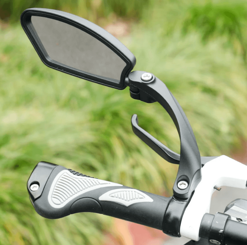 Fiets achteruitkijkspiegel met verstelbare hoek en brede reflector, helder glas, ideaal voor veilig fietsend verkeerzicht.