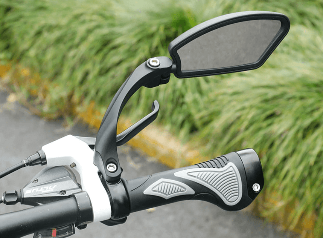 Fiets achteruitkijkspiegel met verstelbare hoek en brede reflector, helder glas, ideaal voor veilig fietsend verkeerzicht.