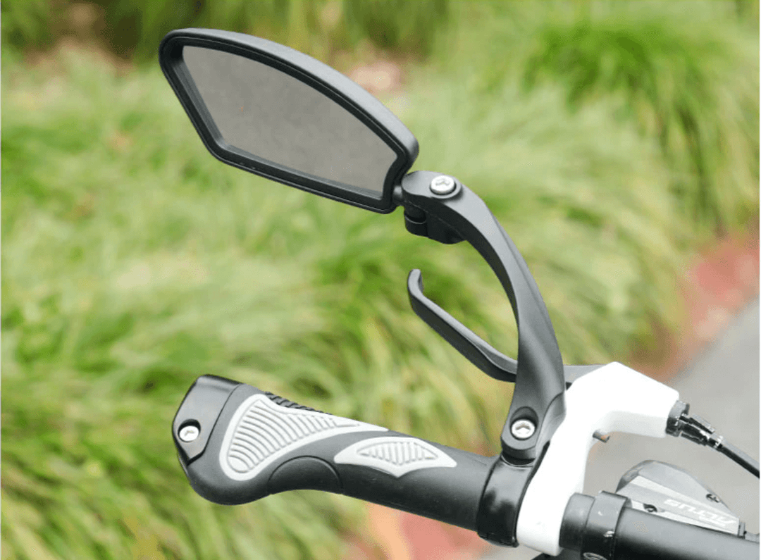 Fiets achteruitkijkspiegel met verstelbare hoek en brede reflector, helder glas, ideaal voor veilig fietsend verkeerzicht.